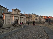 66  Porta San Giacomo nei colori del tramonto
